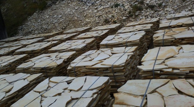 Solnhofener Polygonalplatten aus dem Steinbruch